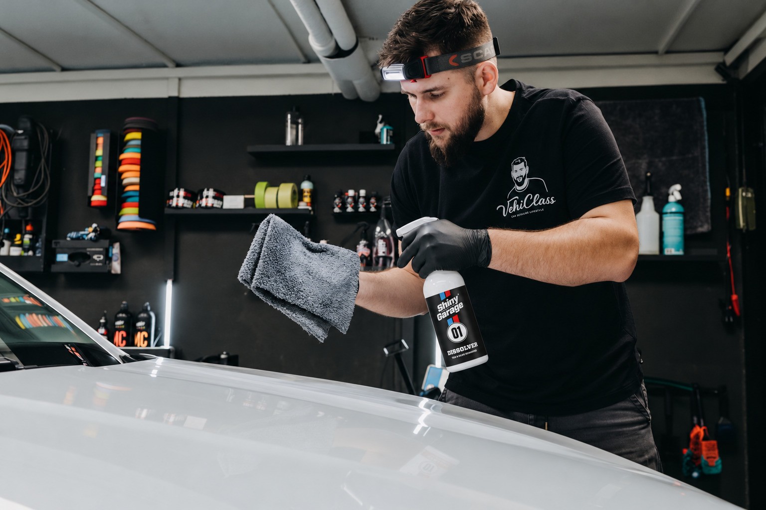 Detailing auta s přípravkem Shiny Garage Dissolver